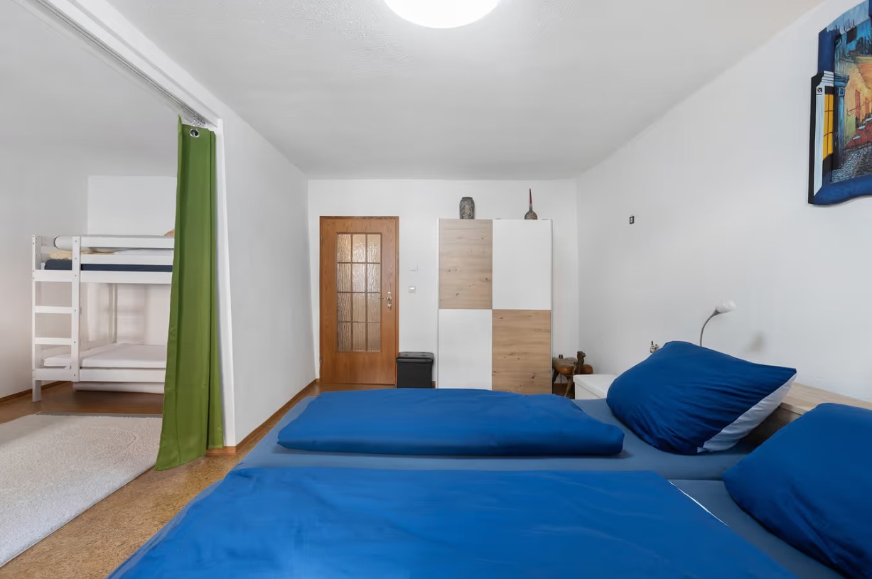 2026-04-22_Schlafzimmer1_03